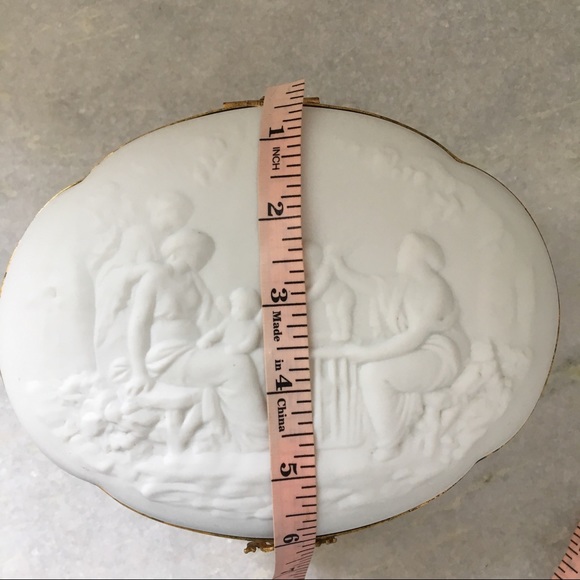 ❤️Sold❤️VTG Limoges porcelain cherub trinket box - Picture 6 of 8